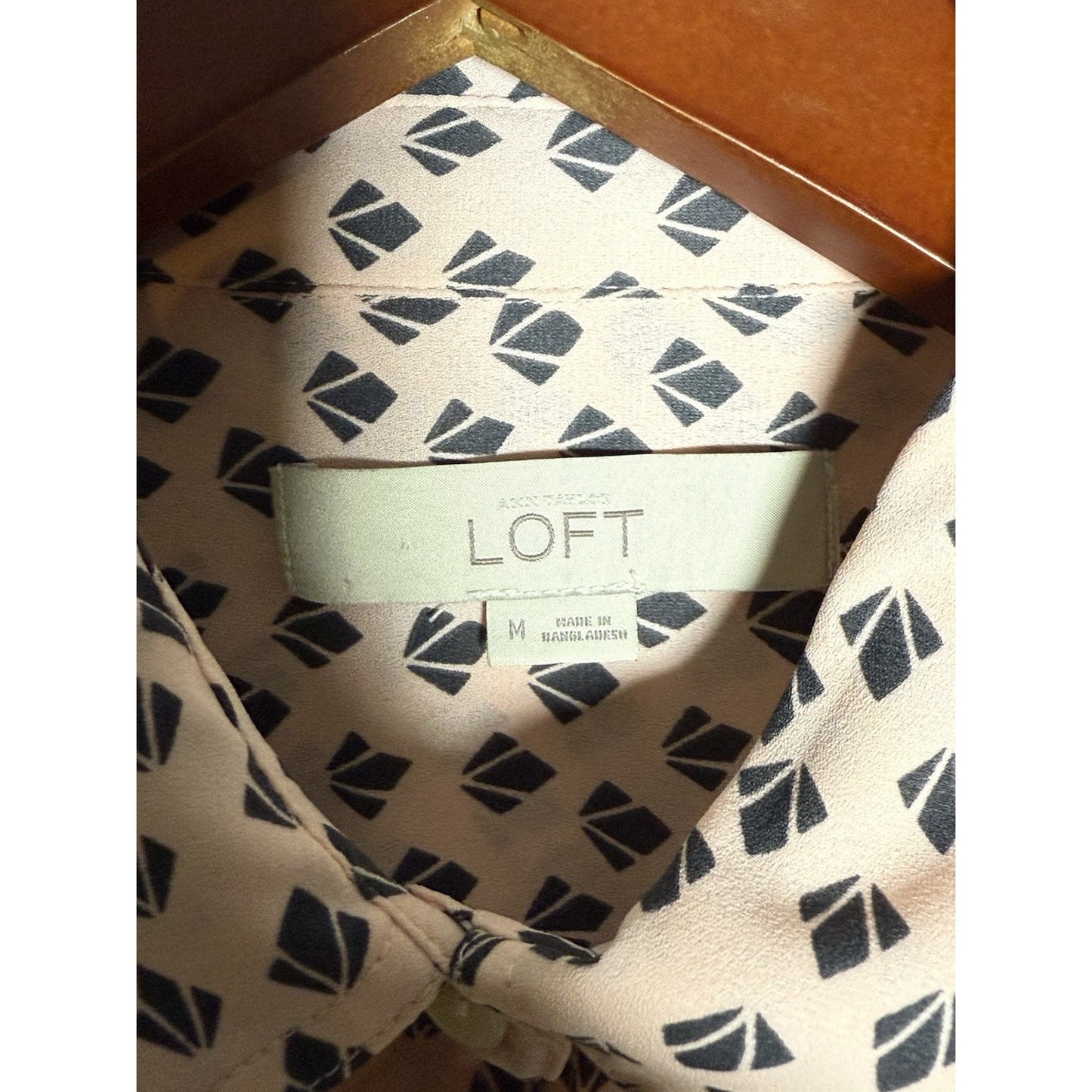 Loft Blush Pink Patterned Button Down Long Sleeve Blouse Women's Size Medium